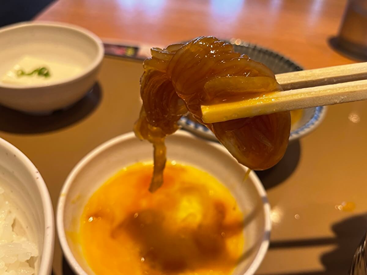 やよい軒のモーニング「ミニすき焼き朝食」の画像