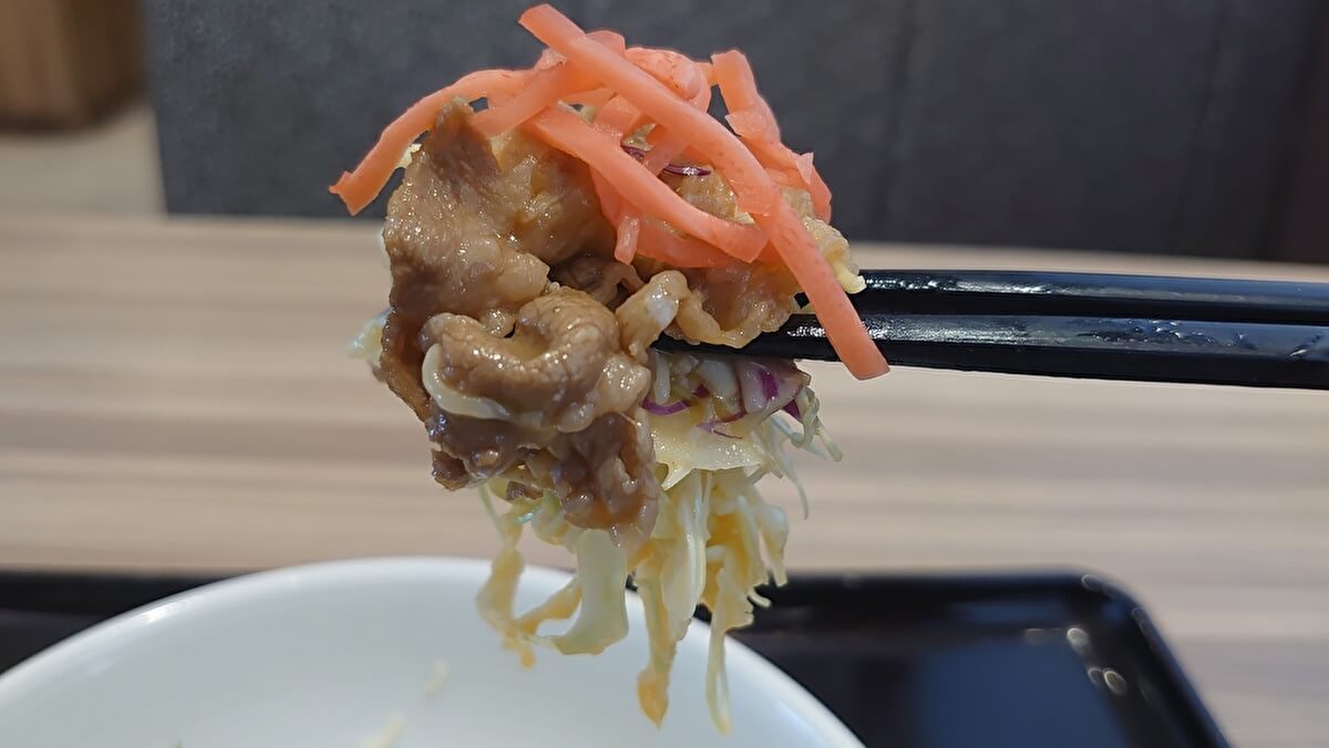 吉野家「チーズ牛サラダ」の画像