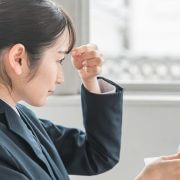 元美容師おすすめ、ドラッグストアで買える「前髪スタイリング剤」は？　「ケープ ONE」なら初心者も簡単に垢抜け