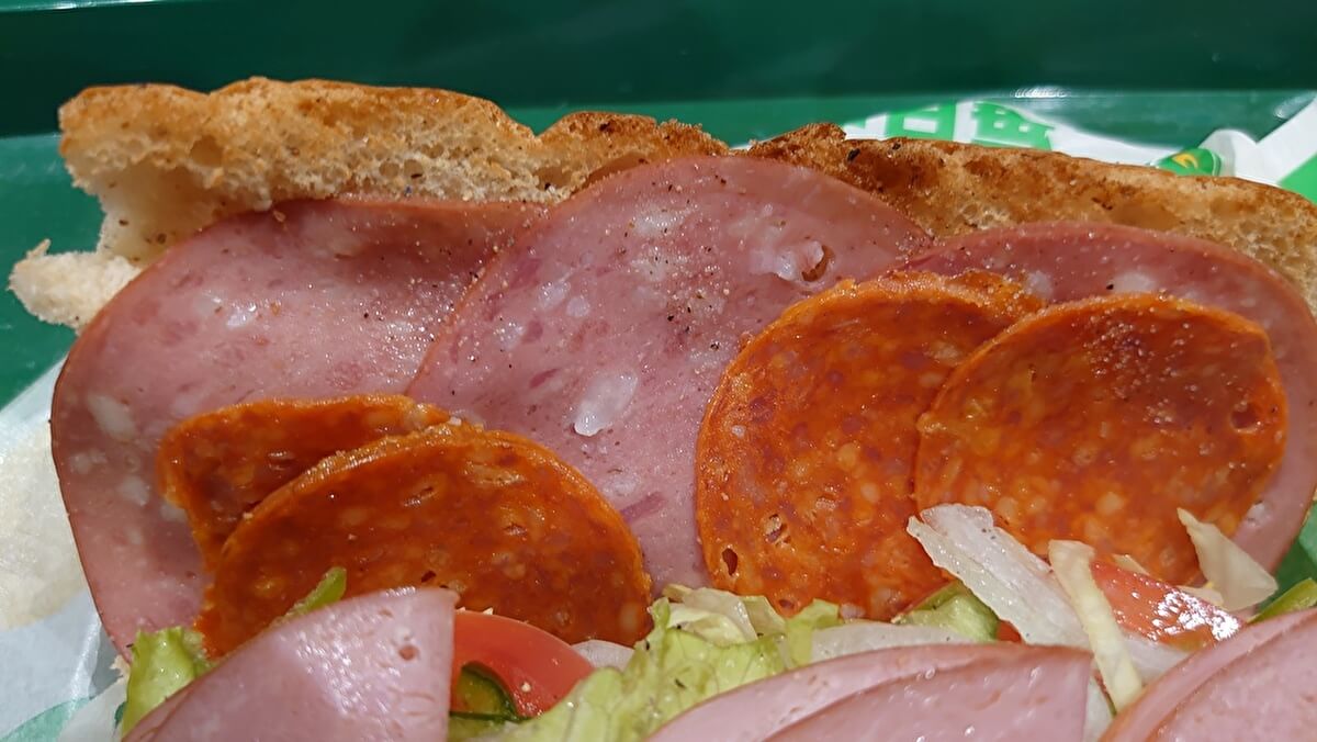 【サブウェイ】大量閉店から復活の理由は？　四半世紀ぶり再販「トリプルミートBMT」を食べてわかったことの画像9